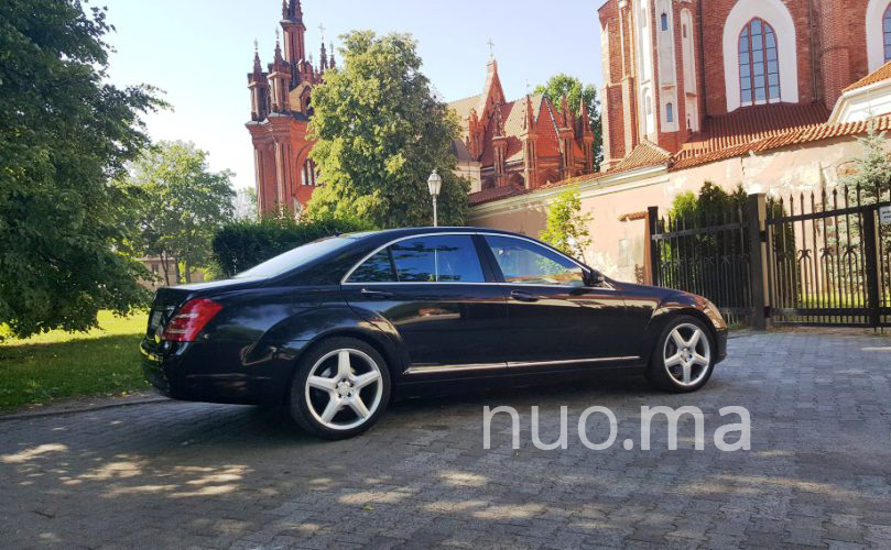 Juodo S klasės Mercedes automobilio nuoma, Vilniaus limuzinai